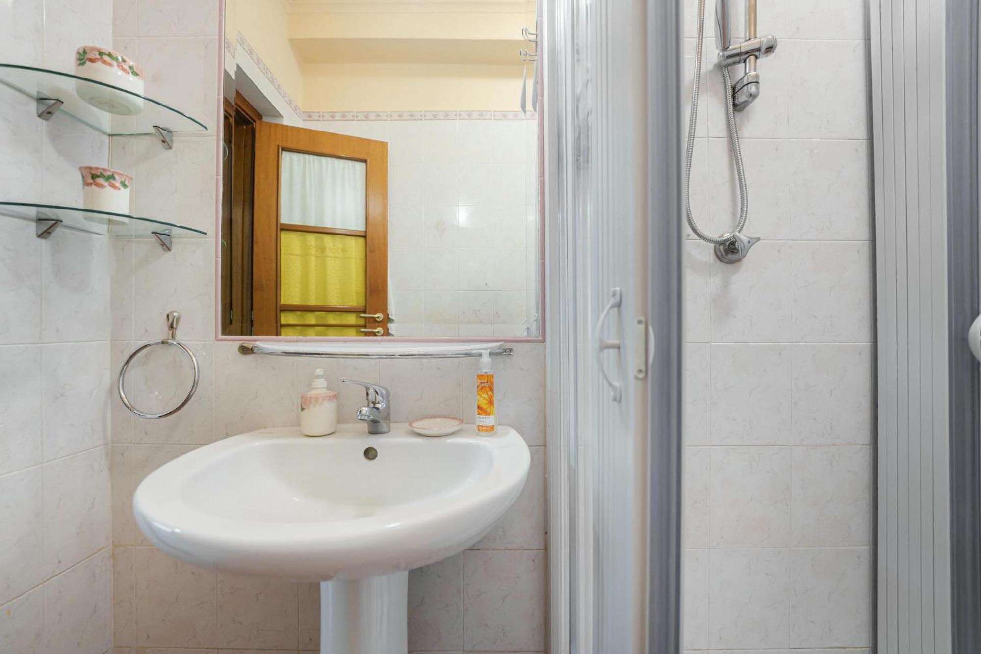Casa Spaziosa, A Pochi Passi Da Metro E Centro Naples