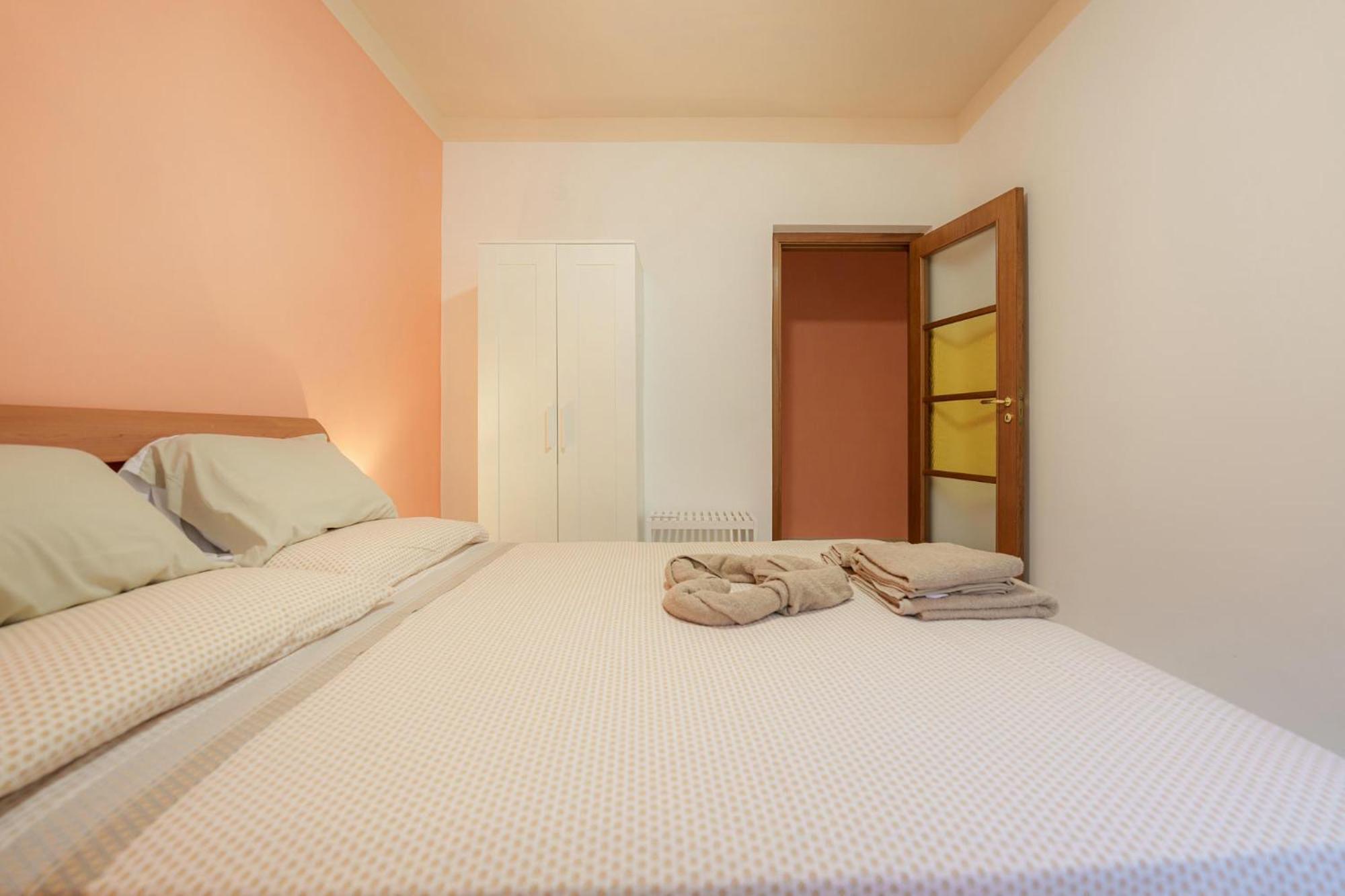 Apartment Casa Spaziosa, A Pochi Passi Da Metro E Centro